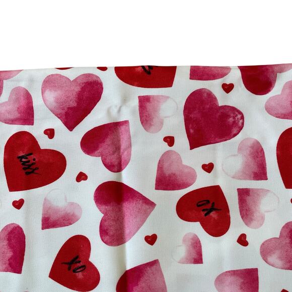 Cupcakes & Cashmere Valentine's Day Red & Pink Hearts Tablecloth 60x84 White NEW - Picture 8 of 11